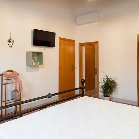 Villa Il Pratone 12, Emma